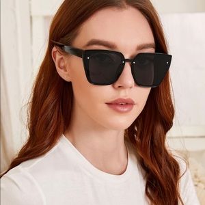 Lola Woman’s Black Polarized Sunglasses